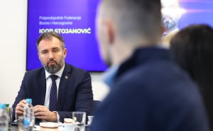 Foto: Radiosarajevo.ba / Neformalno druženje i kafa s potpredsjednikom FBiH Igorom Stojanovićem