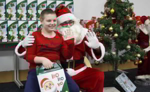 Foto: Robot / Dodjela paketića u Centru 'Vladimir Nazor'