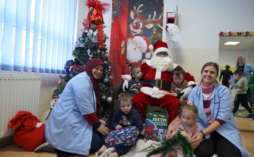 Dodjela paketića u Centru 'Vladimir Nazor'