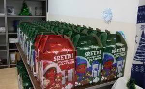 Foto: Robot / Dodjela paketića u Centru 'Vladimir Nazor'