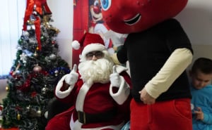 Foto: Robot / Dodjela paketića u Centru 'Vladimir Nazor'