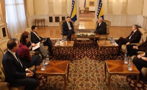 Foto: Predsjedništvo BiH / Denis Bećirović i Dino Merlin