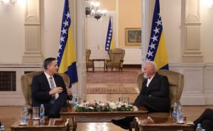 Foto: Predsjedništvo BiH / Denis Bećirović i Dino Merlin