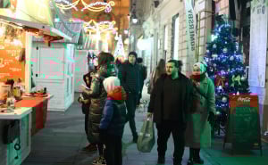 Foto: Dž. K. / Radiosarajevo.ba / Novogodišnji ukrasi pretvorili Sarajevo u bajku