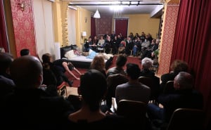 Foto: N.G./Radiosarajevo.ba / Premijera 'Snajpera' u novom teatru u Sarajevu