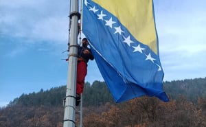 Foto: Ustupljena fotografija / Zastava BiH na Janjičkim slapovima