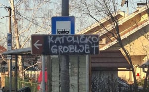 Foto: Argument.ba / Oštećena turistička tabla u Boderištu