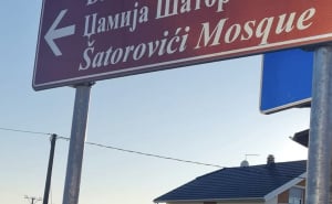 Foto: Argument.ba / Oštećena turistička tabla u Boderištu