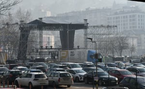 Foto: A. K. / Radiosarajevo.ba / Postavlja se bina za javni doček Nove godine u Sarajevu