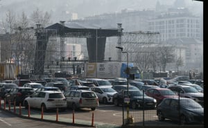 Foto: A. K. / Radiosarajevo.ba / Postavlja se bina za javni doček Nove godine u Sarajevu