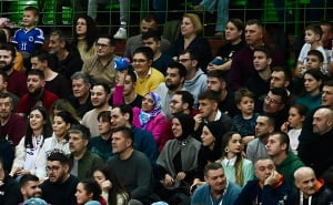 Foto: Dž. K. / Radiosarajevo.ba / Publika bacala plišane igračke