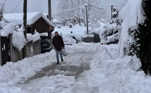 Foto: A. K. / Radiosarajevo.ba / Snijeg "zatrpao" sarajevske ulice