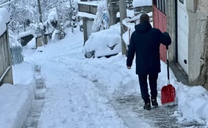 Foto: A. K. / Radiosarajevo.ba / Snijeg "zatrpao" sarajevske ulice