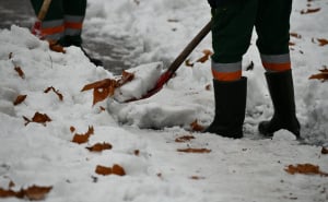 Foto: A. K. / Radiosarajevo.ba / Radnici KJKP Rad čiste snijeg