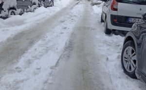 Foto: Čitatelj/Radiosarajevo.ba / Neočišćen snijeg u ulici Dolina