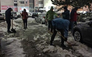 Foto: Čitatelj/Radiosarajevo.ba / Trotoari u naselju Otoka očišćeni od snijega