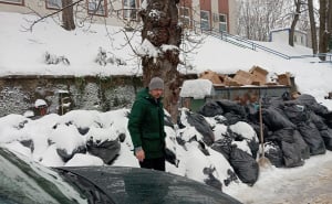 Foto: Opća bolnica Sarajevo / Doktori i medicinari Opće bolnice čistili snijeg