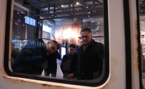 Foto: FENA / Denis Bećirović u Memorijalnom centru Srebrenica