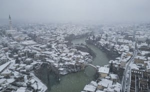 Foto: Denis Kapetanović / Pixsell / Mostar pod snijegom