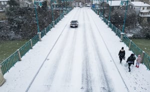 Foto: Denis Kapetanović / Pixsell / Mostar pod snijegom