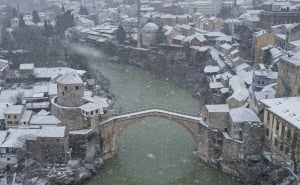 Foto: Denis Kapetanović / Pixsell / Mostar pod snijegom