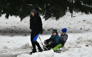 Foto: A. K. / Radiosarajevo.ba / Sankanje u Velikom parku u Sarajevu