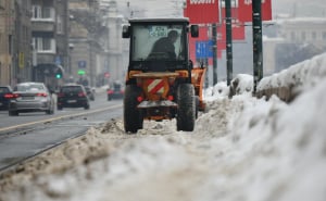 Foto: A. K. / Radiosarajevo.ba / Čišćenje trotara u Sarajevu