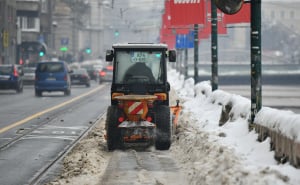 Foto: A. K. / Radiosarajevo.ba / Čišćenje trotara u Sarajevu
