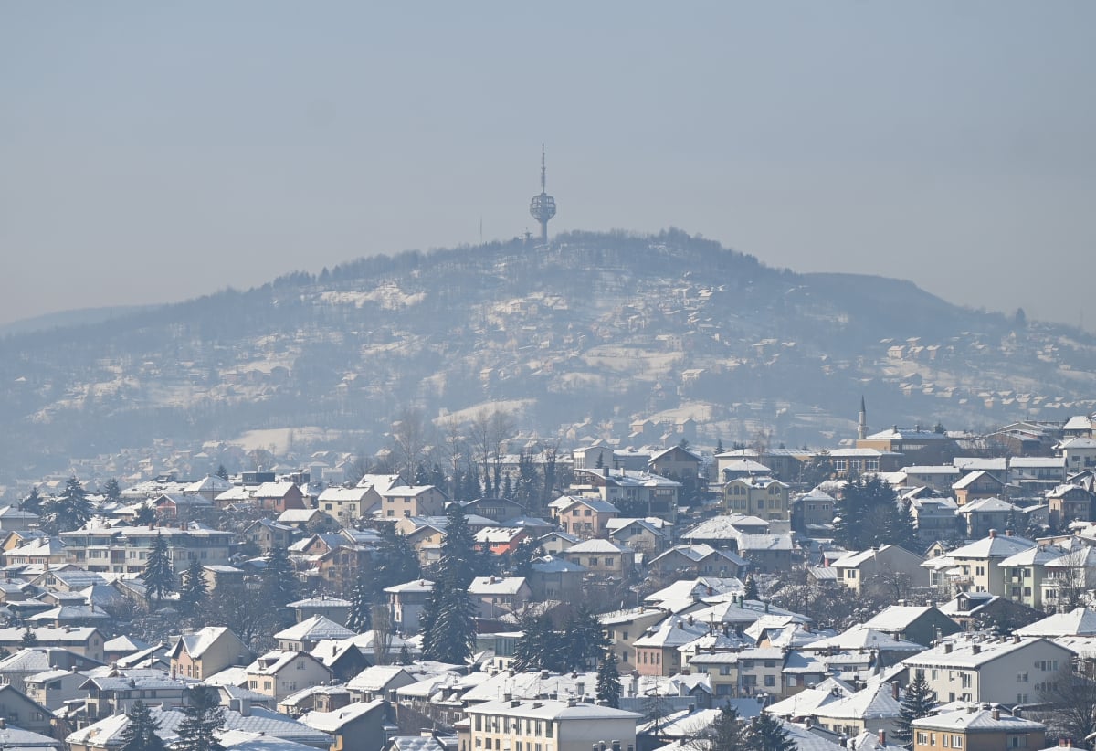 Sunce i smog iznad Sarajeva