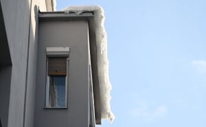 Foto: N. G. / Radiosarajevo.ba / Snijeg i led na krovovima