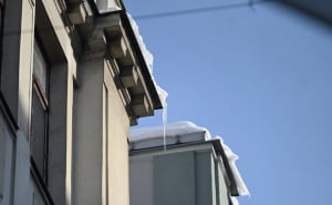 Foto: N. G. / Radiosarajevo.ba / Snijeg i led na krovovima