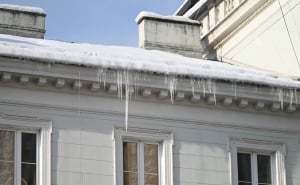 Foto: N. G. / Radiosarajevo.ba / Snijeg i led na krovovima