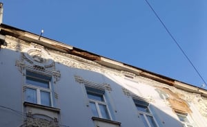 Foto: Fena / Obrušavanje fasade u Ferhadiji