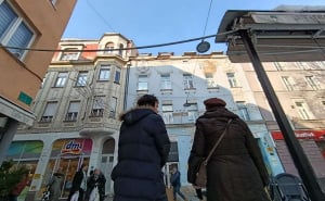 Foto: Fena / Obrušavanje fasade u Ferhadiji