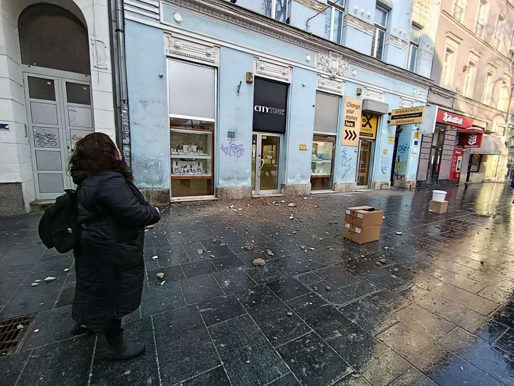 Obrušavanje fasade u Ferhadiji