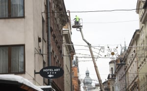 Foto: Dž. K. / Radiosarajevo.ba / Uklanjanje ledenica u Ferhadiji