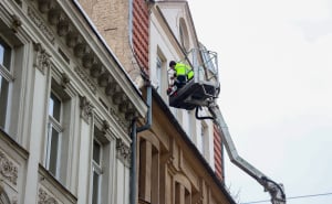 Foto: Dž. K. / Radiosarajevo.ba / Uklanjanje ledenica u Ferhadiji