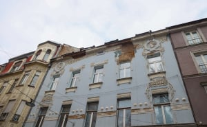 Foto: Dž.K. / Radiosarajevo.ba / Zgrada sa koje je pala fasada u Ferhadiji