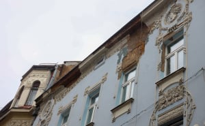 Foto: Dž.K. / Radiosarajevo.ba / Zgrada sa koje je pala fasada u Ferhadiji