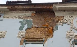 Foto: Dž.K. / Radiosarajevo.ba / Zgrada sa koje je pala fasada u Ferhadiji