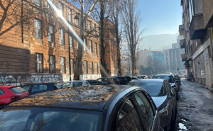 FOTO: Radiosarajevo.ba / Pao snijeg na automobil