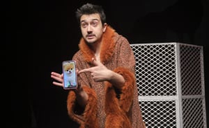 Foto: Teatar uz more / Faris Pinjo u predstavi "Pas matter"