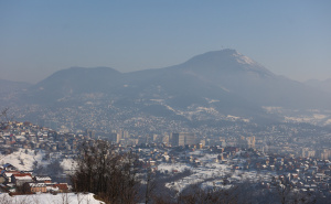 Foto: Dž. K. / Radiosarajevo.ba / Pogled na Sarajevo sa brda Žuć