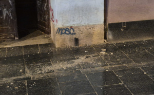 Foto: Radiosarajevo / Obrušavanje fasade u Ferhadiji