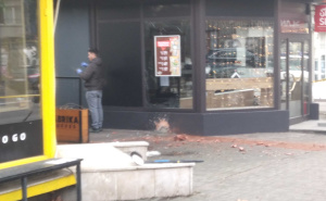 FOTO: Radiosarajevo.ba / Razbijeni portali u Alipašinoj ulici