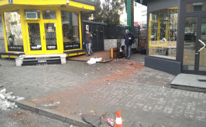 FOTO: Radiosarajevo.ba / Razbijeni portali u Alipašinoj ulici