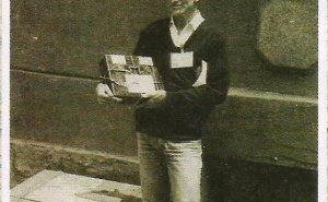 Foto: Facebook / Enver Imamović sa spašenom Hagadom (Photo: Enver Imamovic)