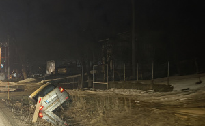 Foto: Radiosarajevo.ba / Automobil sletio s ceste u Vogošći