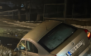Foto: Radiosarajevo.ba / Automobil sletio s ceste u Vogošći