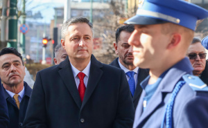 Foto: Predsjedništvo BiH / Denis Bećirović odao počast Nijazu Durakoviću